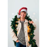 Duga božićna pletena kapa - Slika 4